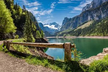 Fototapeta Słoneczny wschód słońca nad jeziorem Gosausee w Gosau, Alpy, Austria