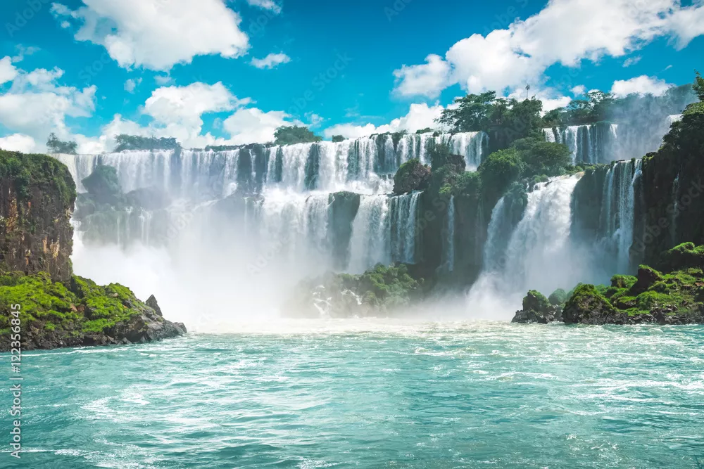 Fototapeta Niesamowite wodospady Iguazu w Brazylii