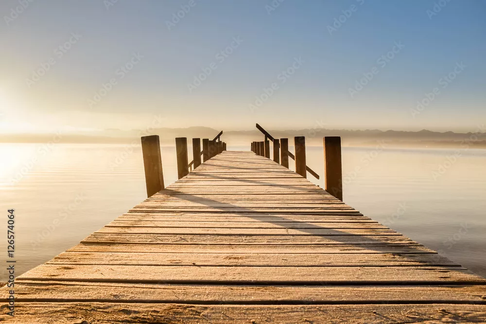 Fototapeta Czarujący widok na pomost nad jeziorem Starnberg