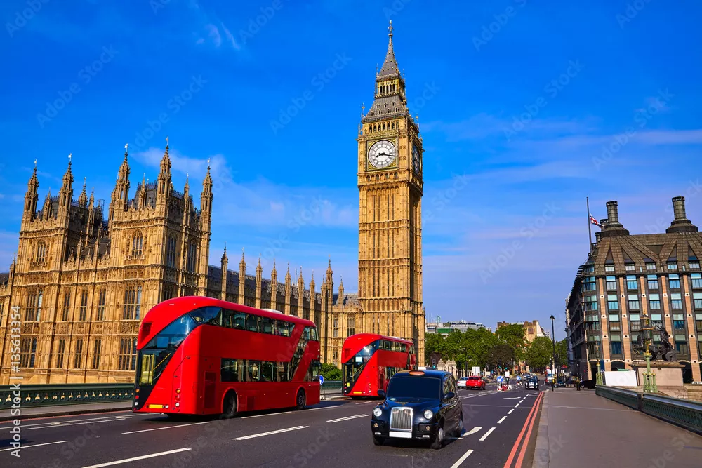 Fototapeta Wieża zegarowa Big Ben i autobus w Londynie
