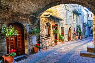Fototapeta Urocza stara ulica średniowiecznych miast we Włoszech, w regionie Umbria