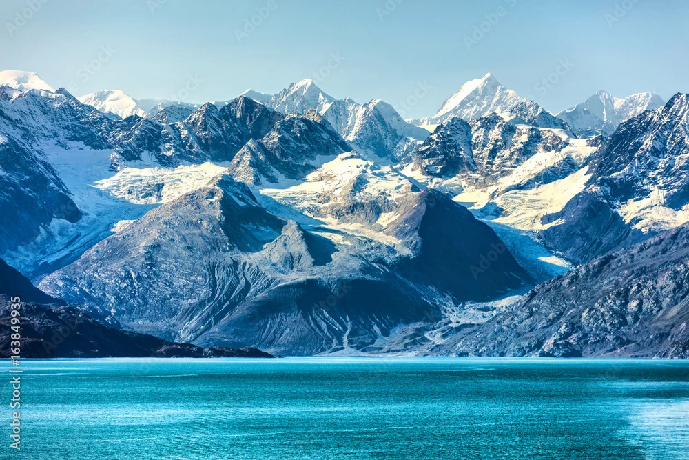 Fototapeta Majestatyczne Górskie Szczyty nad Turkusowym Jeziorem