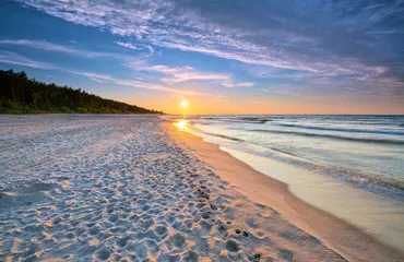 Fototapeta Zachód słońca na plaży nad Morzem Bałtyckim. HDR - wysoki zakres dynamiki