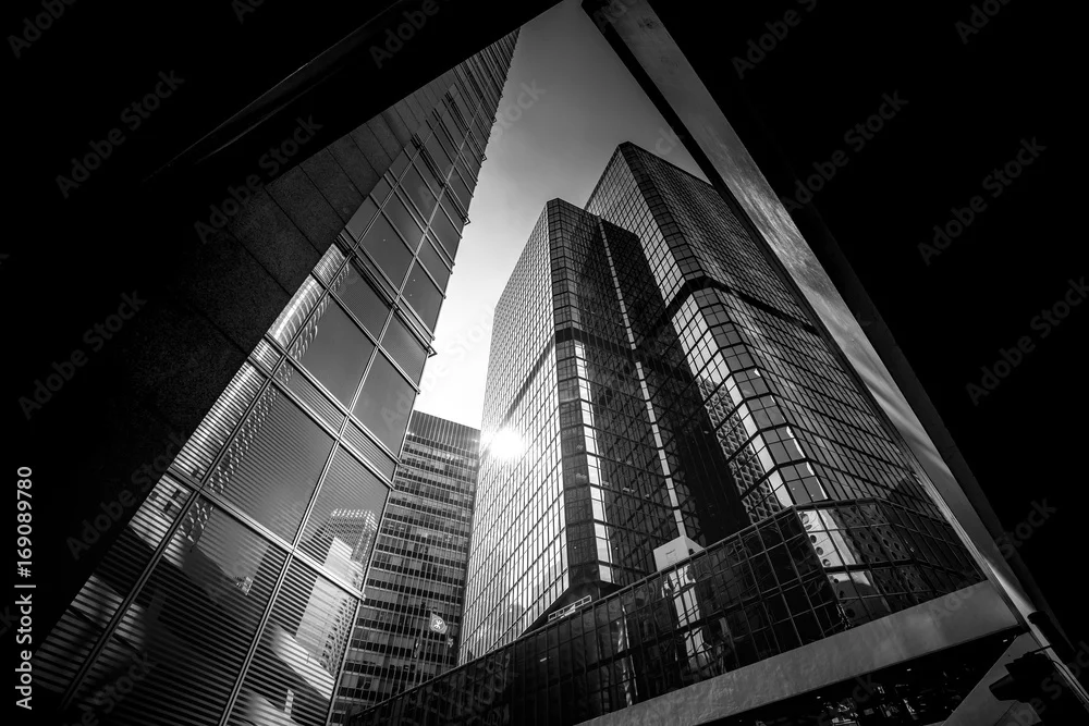 Obraz Wzlot Szklanych Wież: Miejska Symfonia