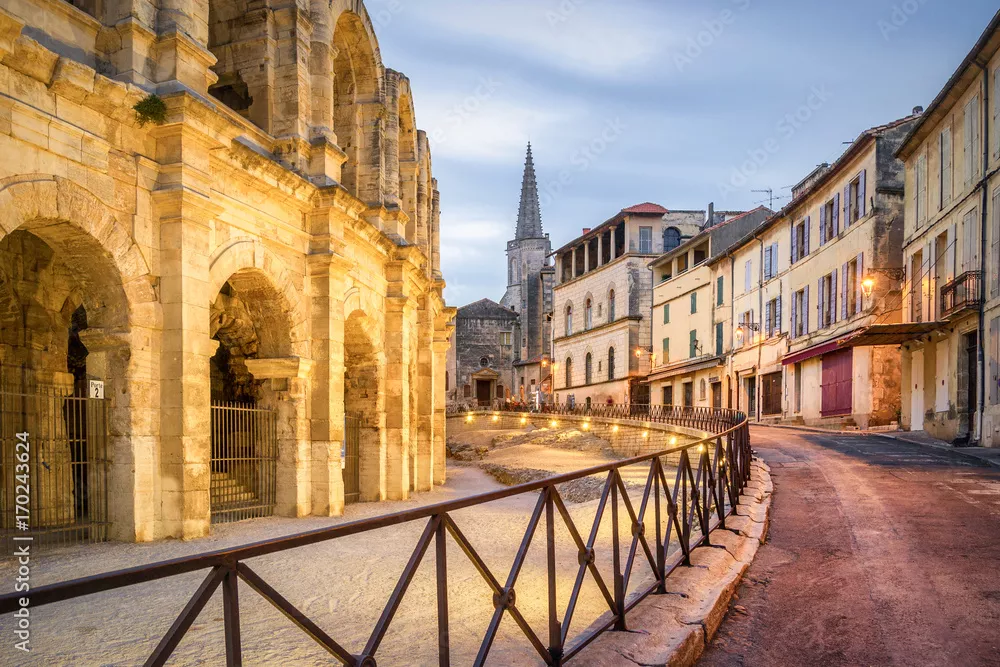 Fototapeta Amfiteatr w Arles i Stare Miasto we Francji