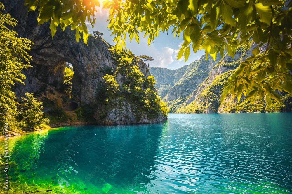 Obraz Magia Górskiego Jeziora: Oaza Spokoju