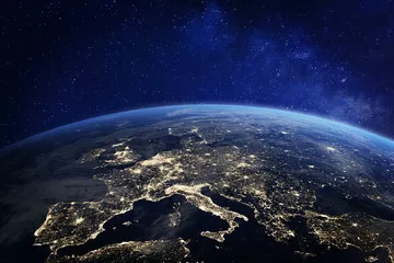 Fototapeta Europa nocą z kosmosu, światła miast, elementy z NASA