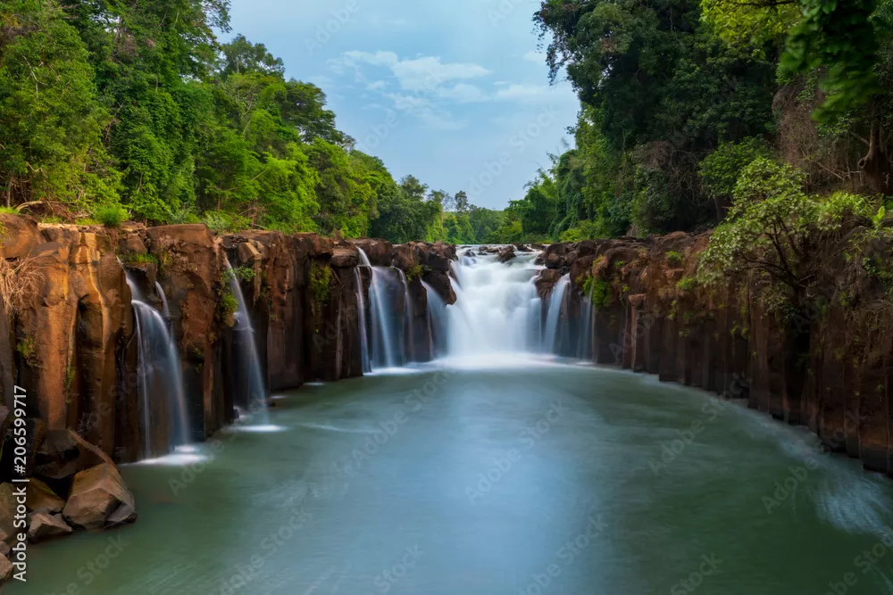 Fototapeta Tad Pha-Suam Waterfall, słynny wodospad w Pakse, Laos