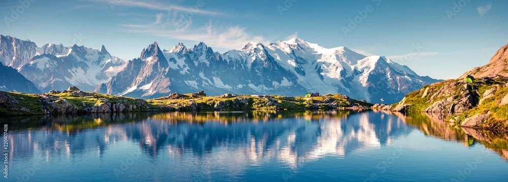 Fototapeta Majestatyczne Alpy: Spokój Jeziora i Potęga Gór