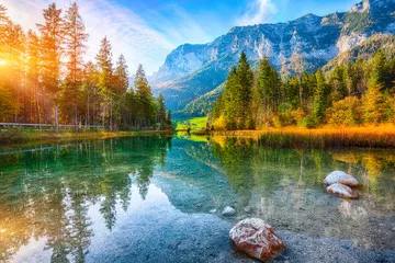 Fototapeta Fantastyczny jesienny zachód słońca nad jeziorem Hintersee