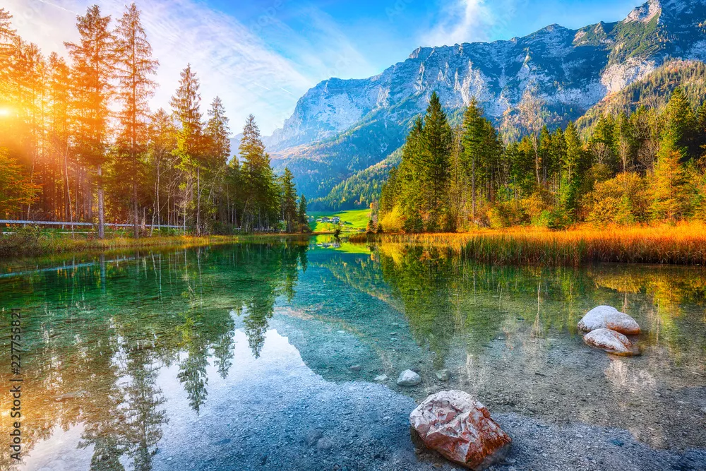 Fototapeta Fantastyczny jesienny zachód słońca nad jeziorem Hintersee