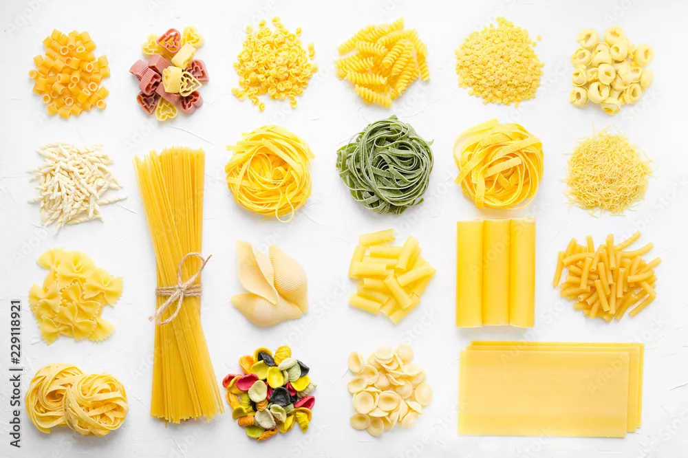 Fototapeta Różnorodność rodzajów i kształtów włoskiego makaronu