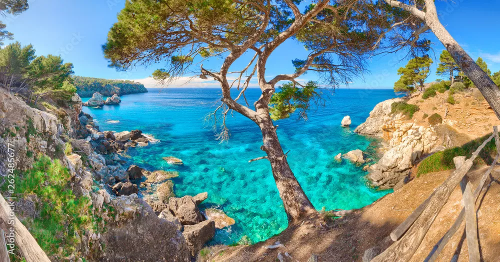 Fototapeta Wakacyjny Raj: Błękitne Wybrzeże Morza Śródziemnego