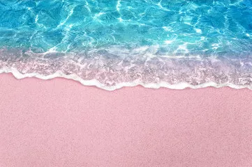 Obraz tropikalna różowa piaszczysta plaża i czysta turkusowa woda