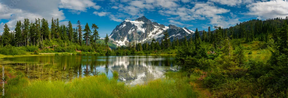 Fototapeta Urok Górskiego Krajobrazu: Spokój i Natura