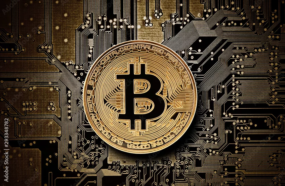 Obraz złota moneta Bitcoin na płytce komputera