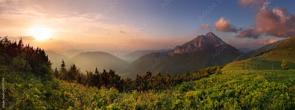 Fototapeta Zachwycająca Panorama Górska o Zachodzie Słońca
