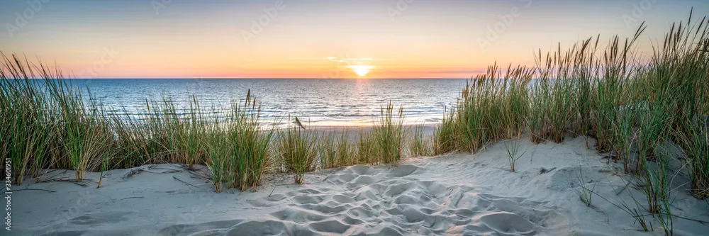 Fototapeta Zachód słońca na plaży wydmowej