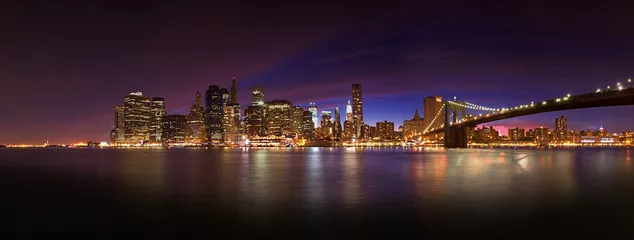 Obraz Nocna Panorama Nowego Jorku: Widok na Manhattan i Brooklyn Bridge