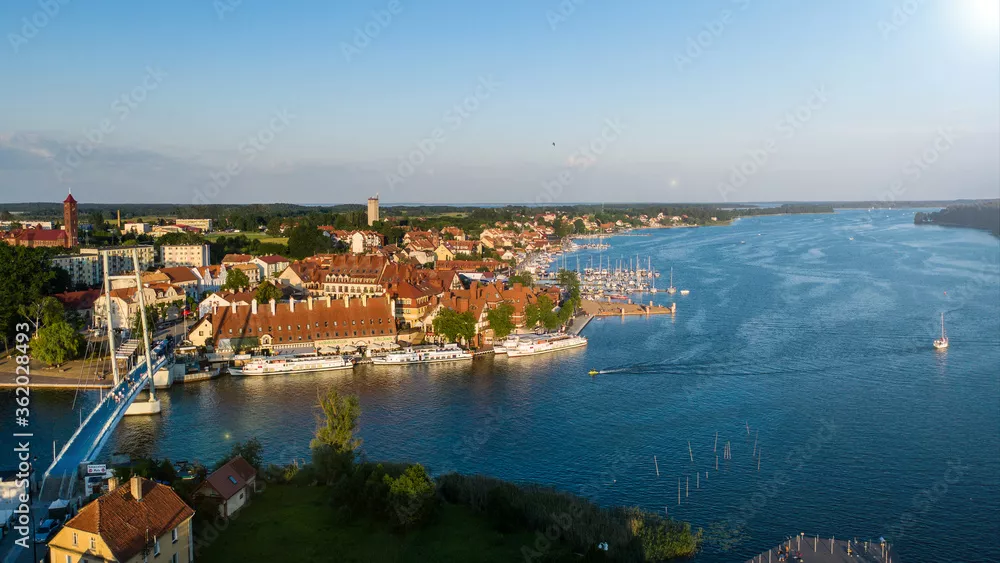 Fototapeta Mikołajki - Panorama miasta na mazurach