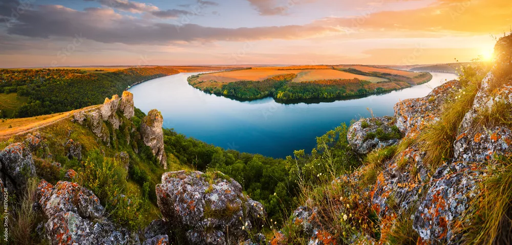 Obraz Malowniczy Zachód Słońca nad Krętą Rzeką w Naturalnym Kanionie