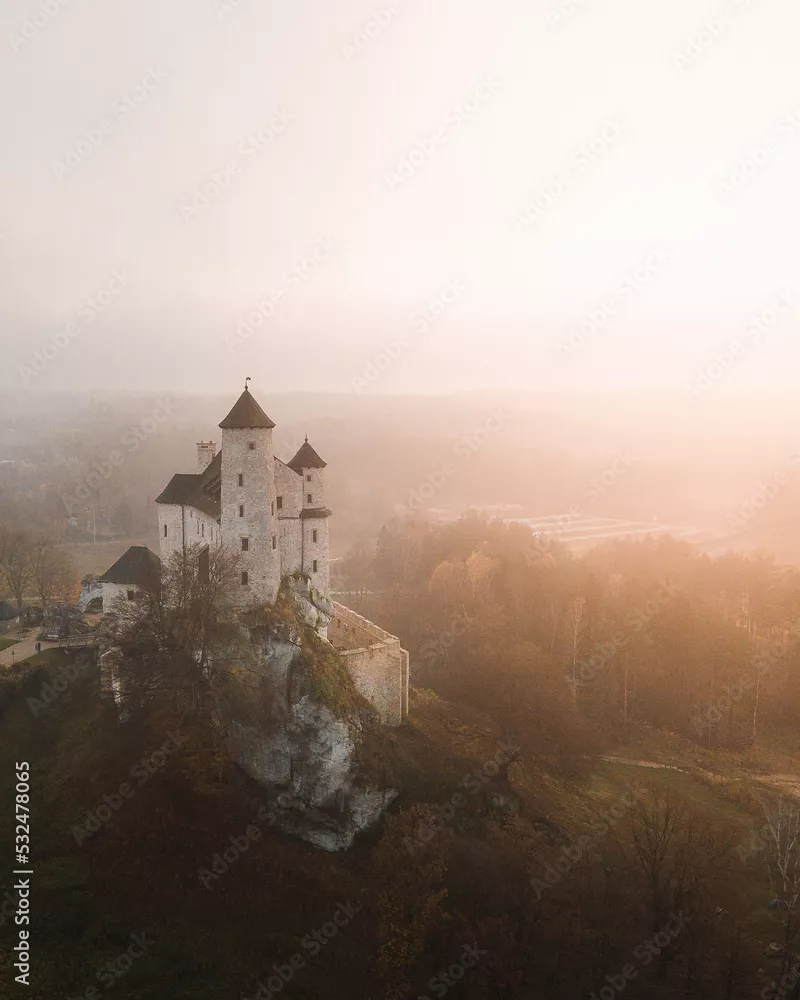 Obraz Zamek We Mgle: Tajemniczy Widok