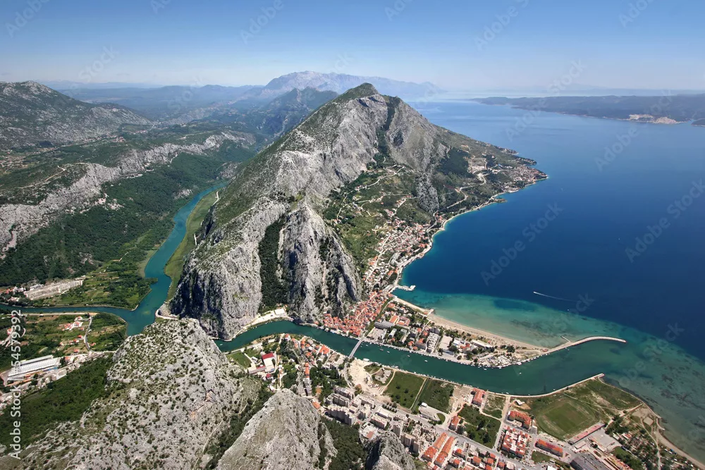 Obraz Omis City w Chorwacji, między morzem, górą i rzeką cetina