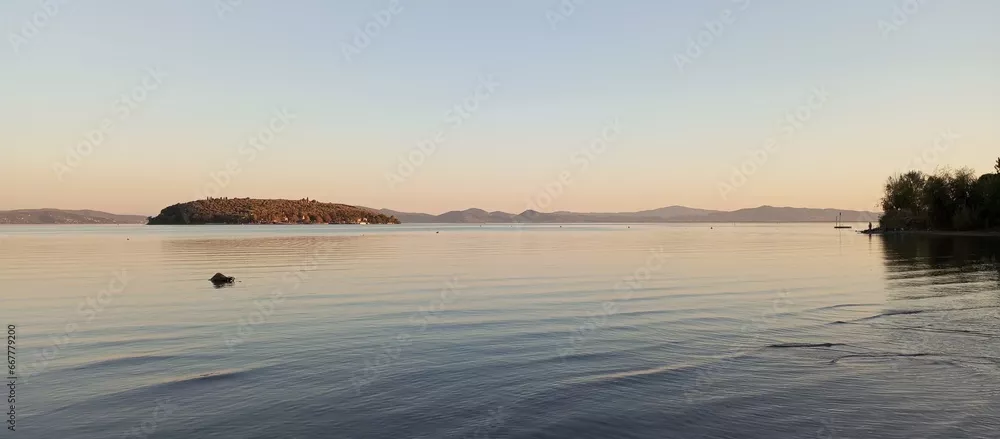 Fototapeta Jezioro w  Toskanii