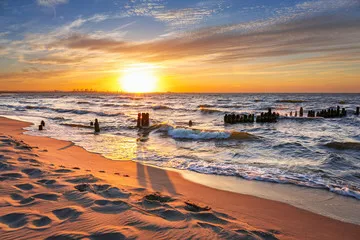 Fototapeta Zachód słońca na plaży na Morzu Bałtyckim w Polsce