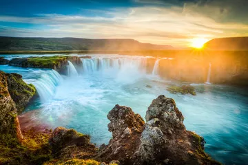 Fototapeta Islandia, Godafoss o zachodzie słońca, piękny wodospad, długi czas naświetlania