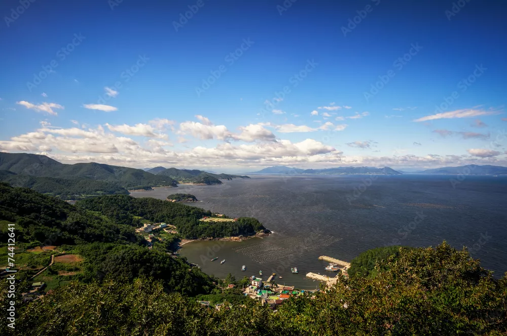 Obraz widok na wybrzeże wyspy dolsan w yeosu w korei południowej