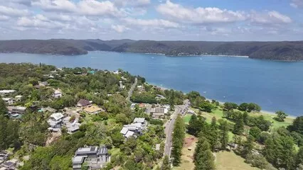 Fototapeta Nad domami w Palm Beach i klubem golfowym w kierunku Pittwater dalej