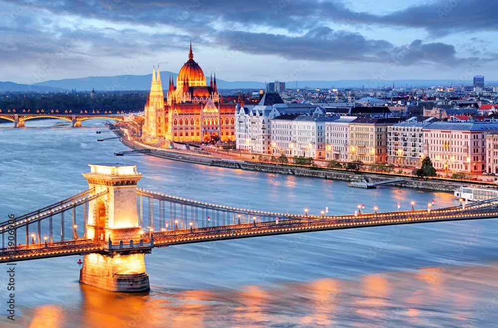 Fototapeta Budapeszt z mostem łańcuchowym i parlamentem, Węgry