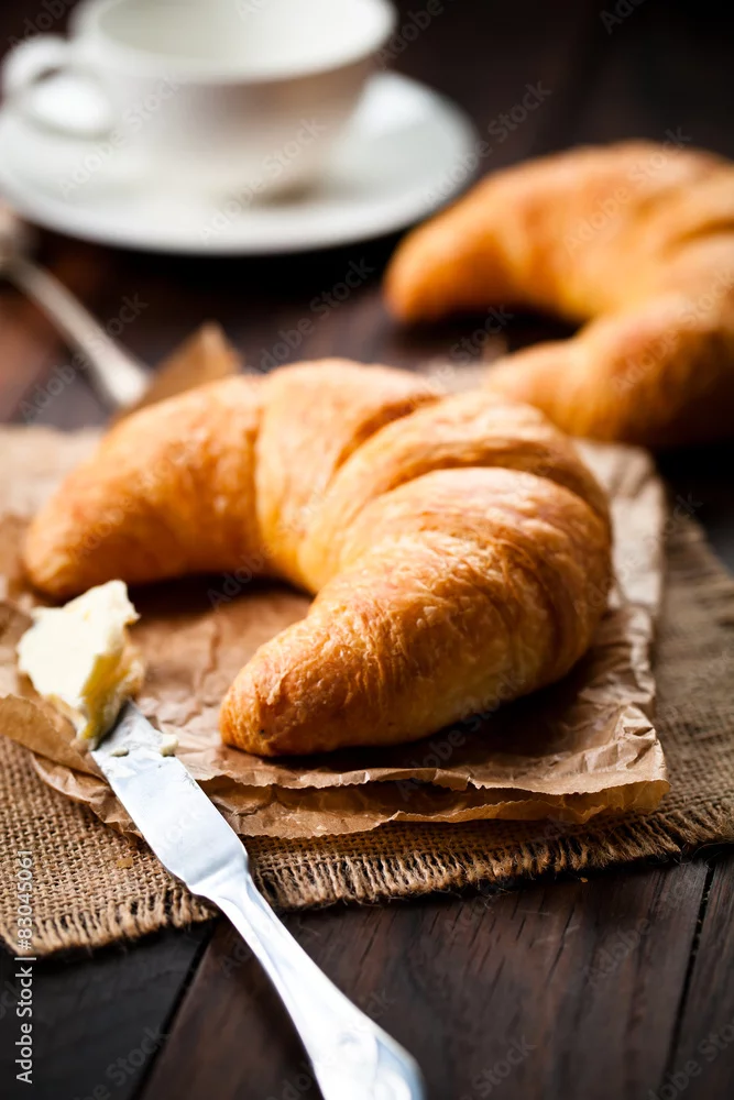 Obraz Świeże Croissanty na Idealne Śniadanie