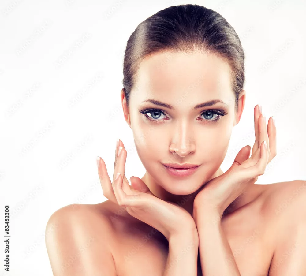 Obraz na ścianę portret młodej kobiety – elegancja i subtelność nowoczesnego designu