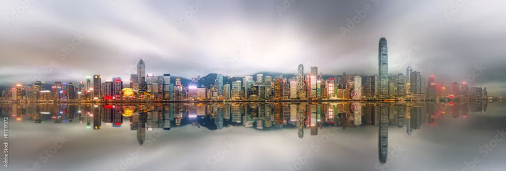 Obraz Hongkongskie Panorama Nocą: Refleksje w Mieście Świateł