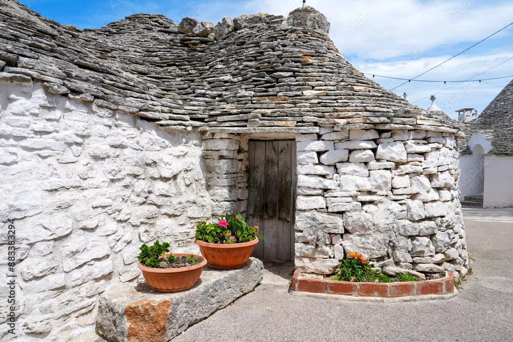 Fototapeta Urokliwe Trulli z Apulii – Włoska Architektura w Twoim Wnętrzu