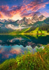 Fototapeta Kolorowy letni wschód słońca nad jeziorem Vorderer Gosausee