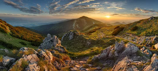 Fototapeta Panorama skalista góra o zachodzie słońca na Słowacji