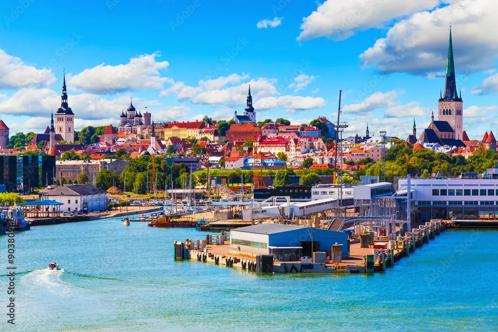 Obraz urokliwy widok na malowniczy port w słoneczny dzień