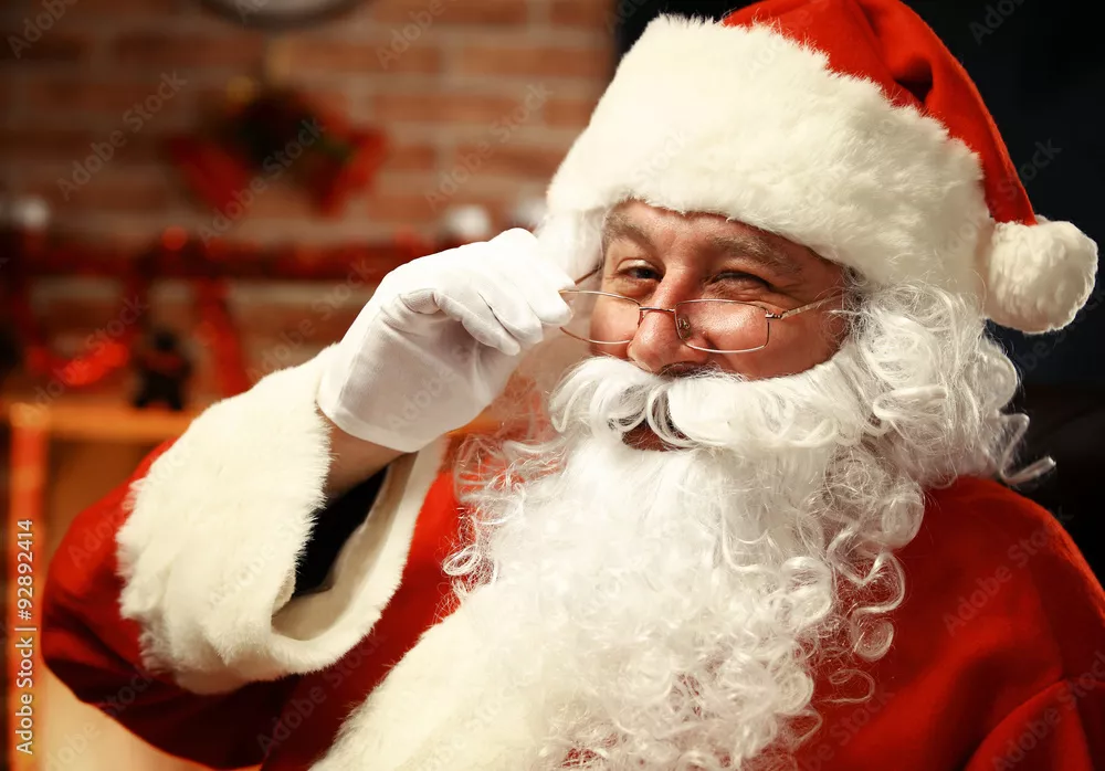Fototapeta Portret szczęśliwy Santa Claus trzyma Boże Narodzenie list