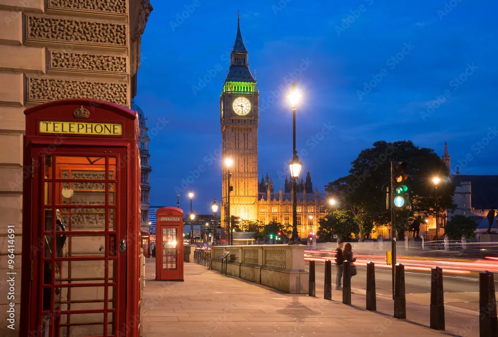 Obraz wieczorny widok na Big Ben i czerwone budki telefoniczne w Londynie