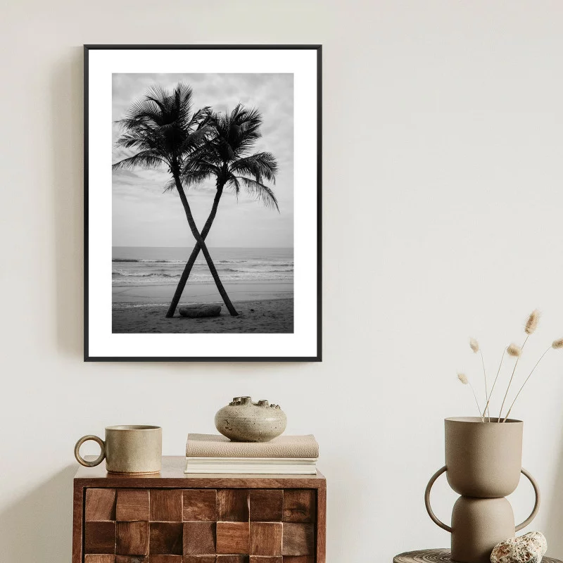 Plakat w ramie - dwie palmy kokosowe i morze - obrazek 1