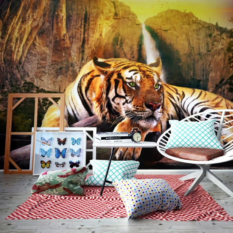 Fototapeta Piękny Tygrys przy Wodospadzie - obrazek 1