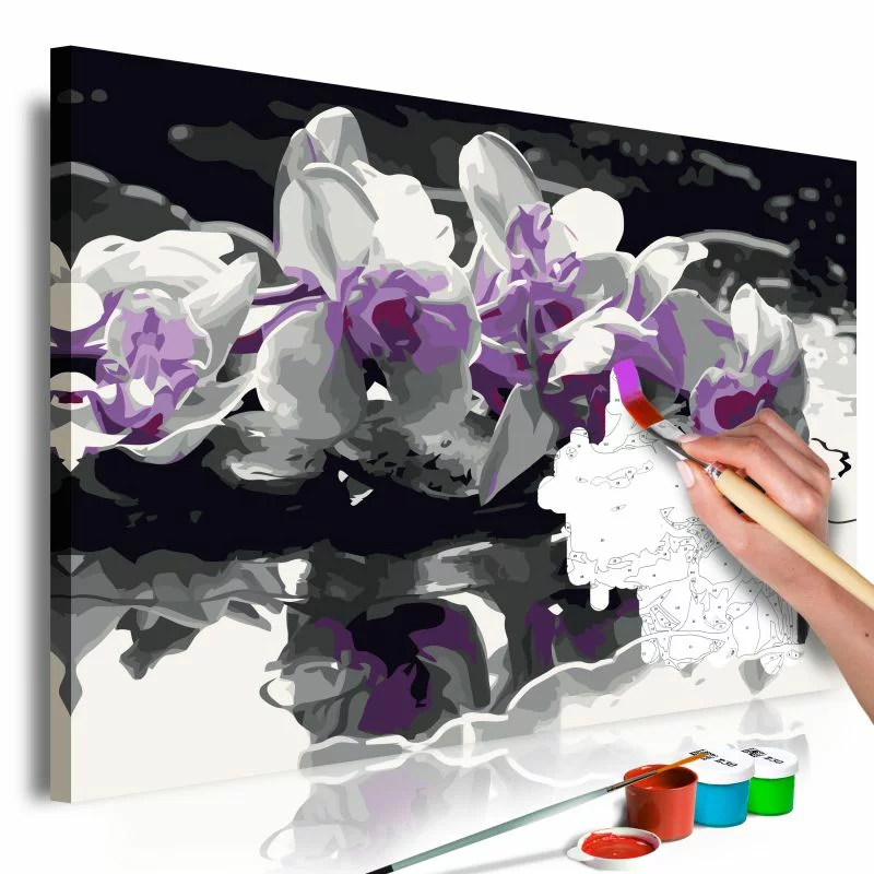 Obraz do samodzielnego malowania - Fioletowa orchidea (czarne tło i odbicie w wodzie) - obrazek 1