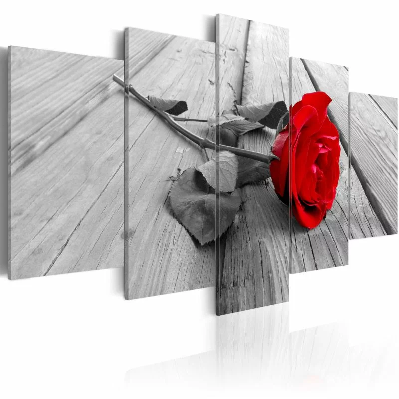 Obraz - Róża na drewnie (5-częściowy) szeroki czerwony - obrazek 1