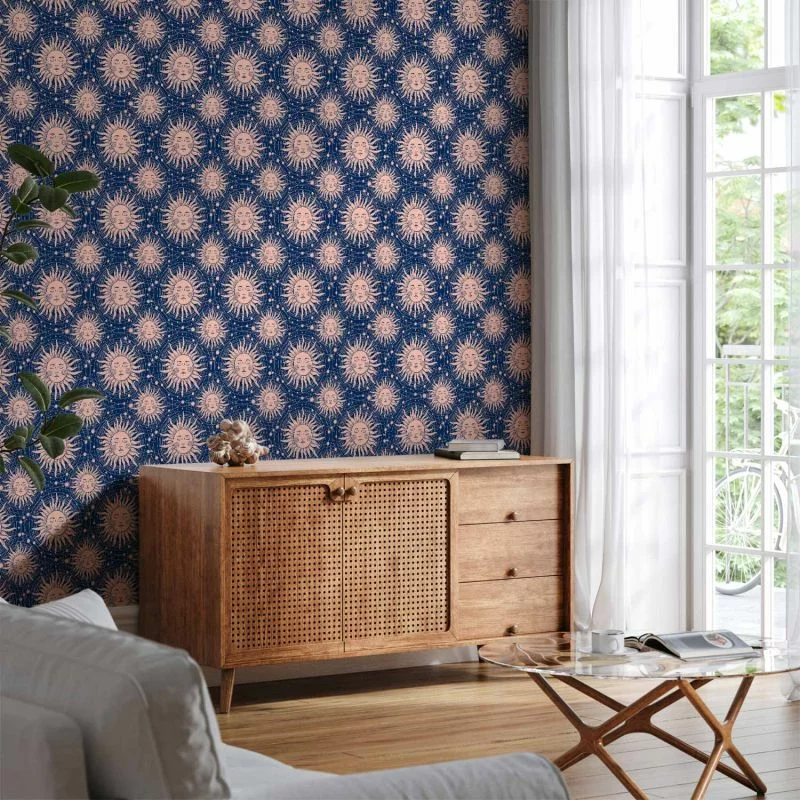 Tapeta - Słoneczne Wzory - powtarzający się motyw słońca na granatowym tle / Kosmiczne Słońca - elegancki wzór słońca i gwiazd w stylu vintage - obrazek 1