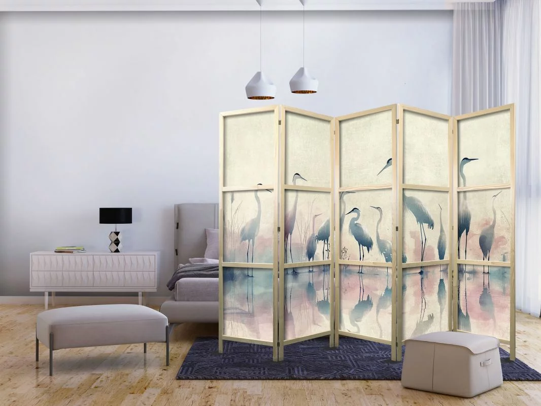 Parawan japoński - Ptaki nad jeziorem - czaple malowane akwarelą w delikatnej, szaro-różowej kolorystyce - obrazek 1