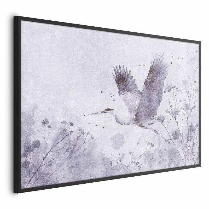 Plakat - Majestatyczny lot - żuraw w locie w monochromatycznej; chłodnej kolorystyce - obrazek 1