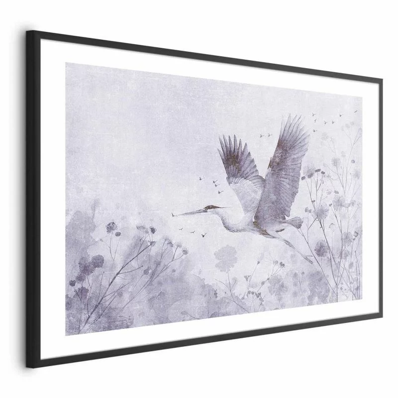 Plakat - Majestatyczny lot - żuraw w locie w monochromatycznej; chłodnej kolorystyce - obrazek 1